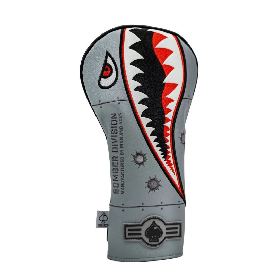 Driver Headcover Bomber i premium kvalitet fra Pins And Aces